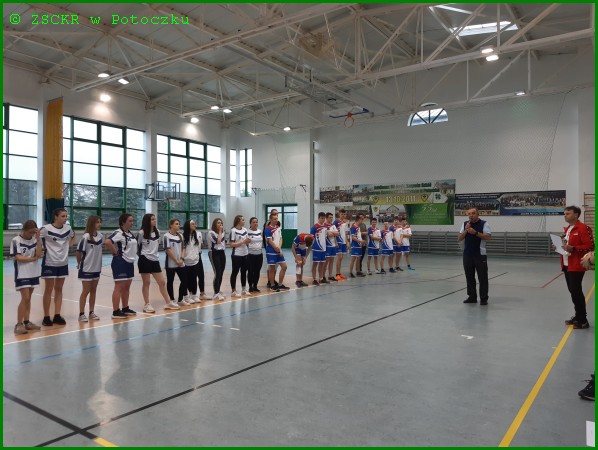 zdjęcie 3 – mecz finałowy dziewcząt pomiędzy ZSCKR w Potoczku a ZST w Janowie Lubelskim - 