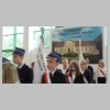 z_043.jpg    Delegacje ze sztandarami na pierwszym planie w mundurach uczniowie ZSCKR w Potoczku